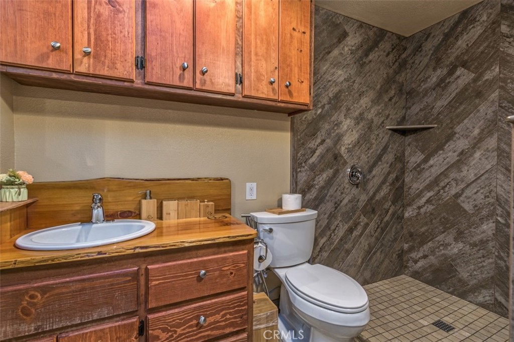 42203 Oak Ln, Oakhurst, CA 93644