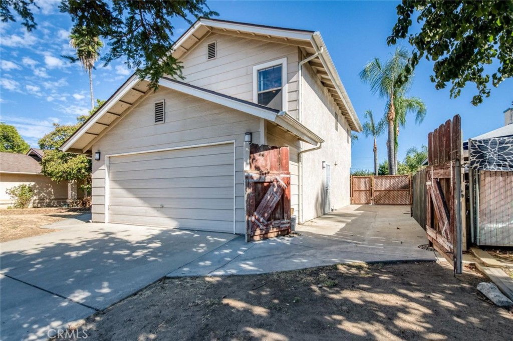 571 W Pat, Clovis, CA 93612