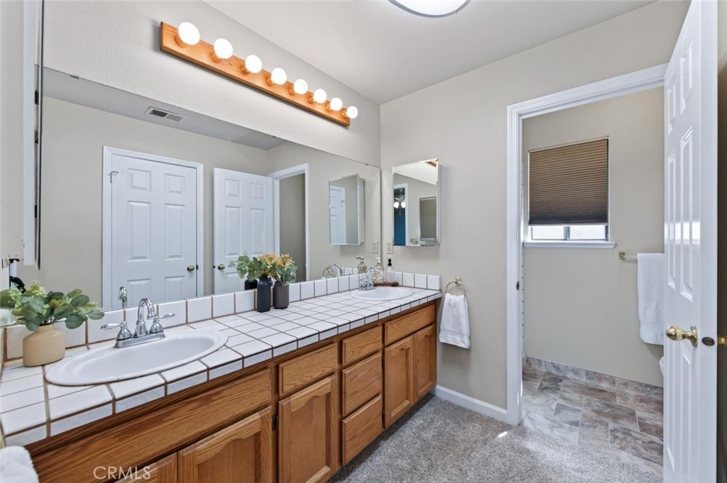 571 W Pat, Clovis, CA 93612
