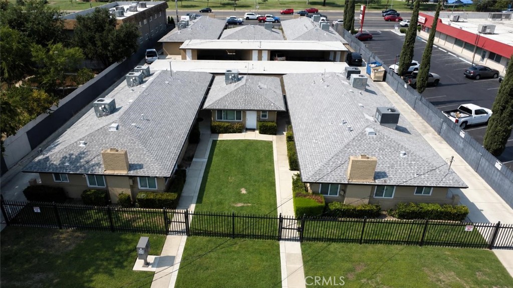 2337 E Shaw, Fresno, CA 93710