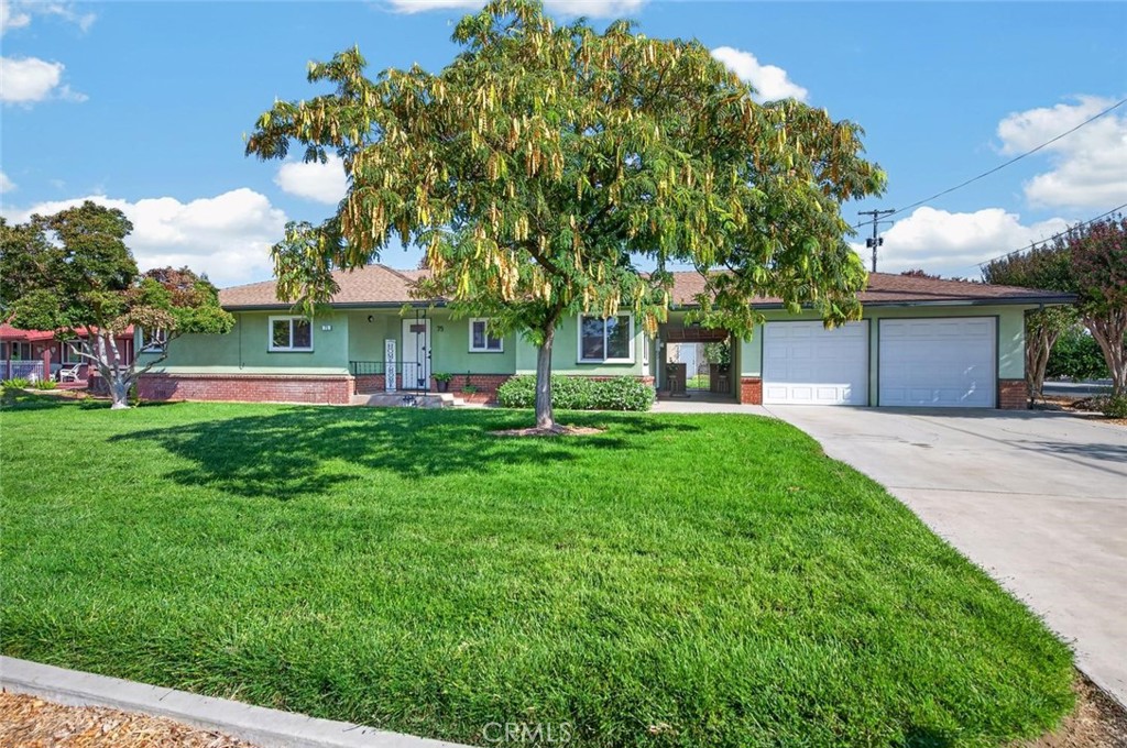 75 W Sierra, Clovis, CA 93612