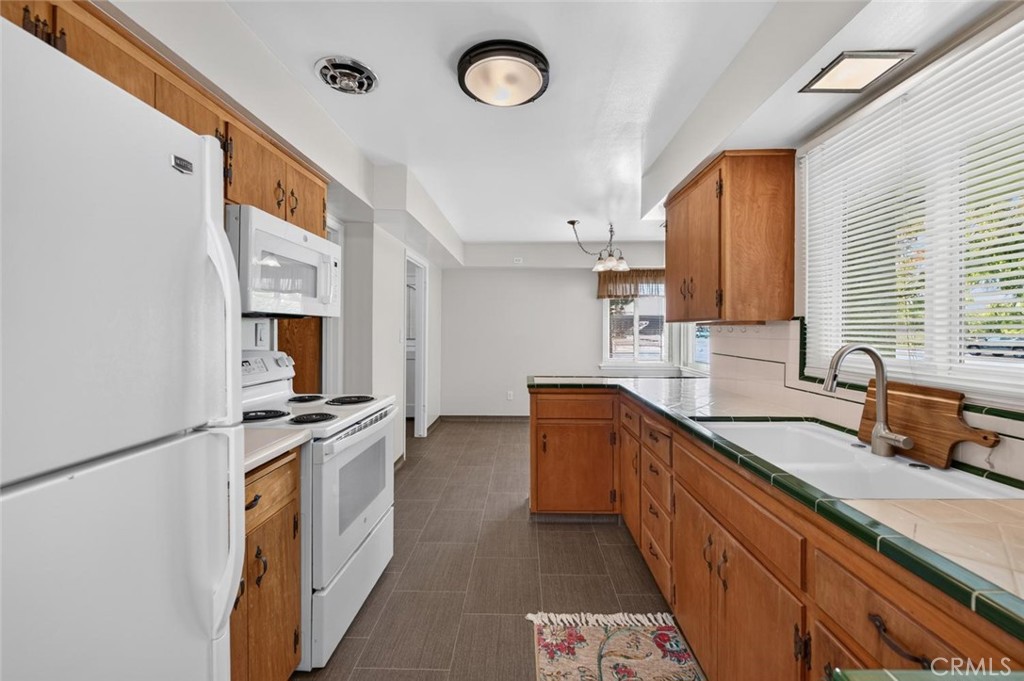 75 W Sierra, Clovis, CA 93612