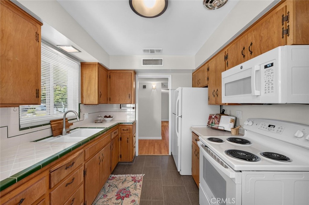 75 W Sierra, Clovis, CA 93612