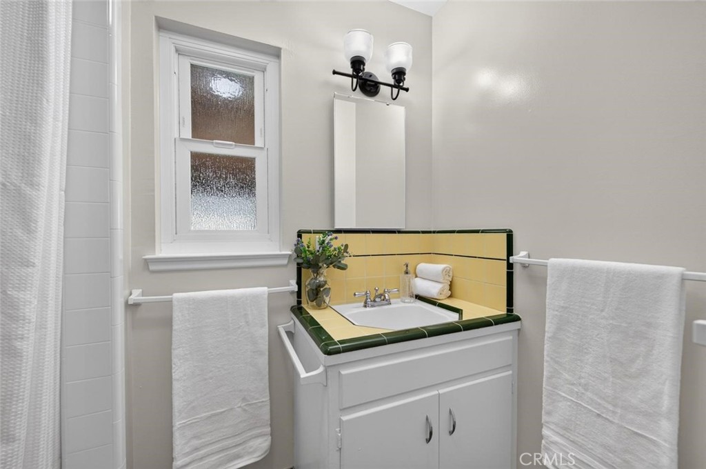 75 W Sierra, Clovis, CA 93612