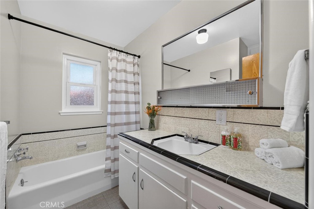 75 W Sierra, Clovis, CA 93612