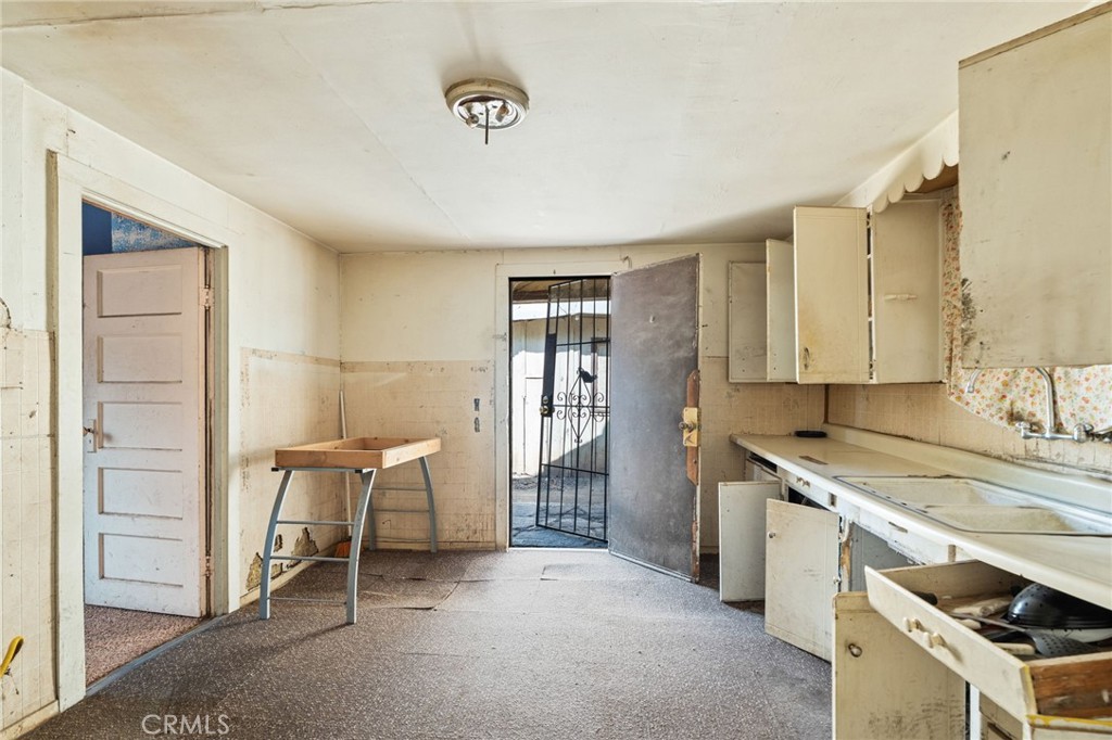 242 W 28th St, Merced, CA 95340