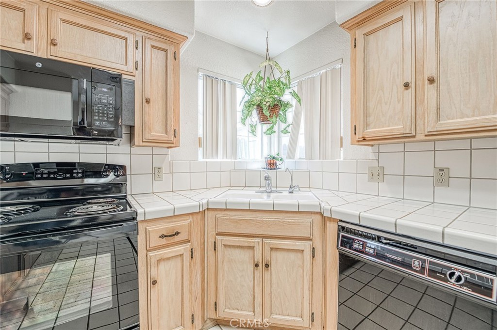 6706 N Chestnut, Fresno, CA 93710