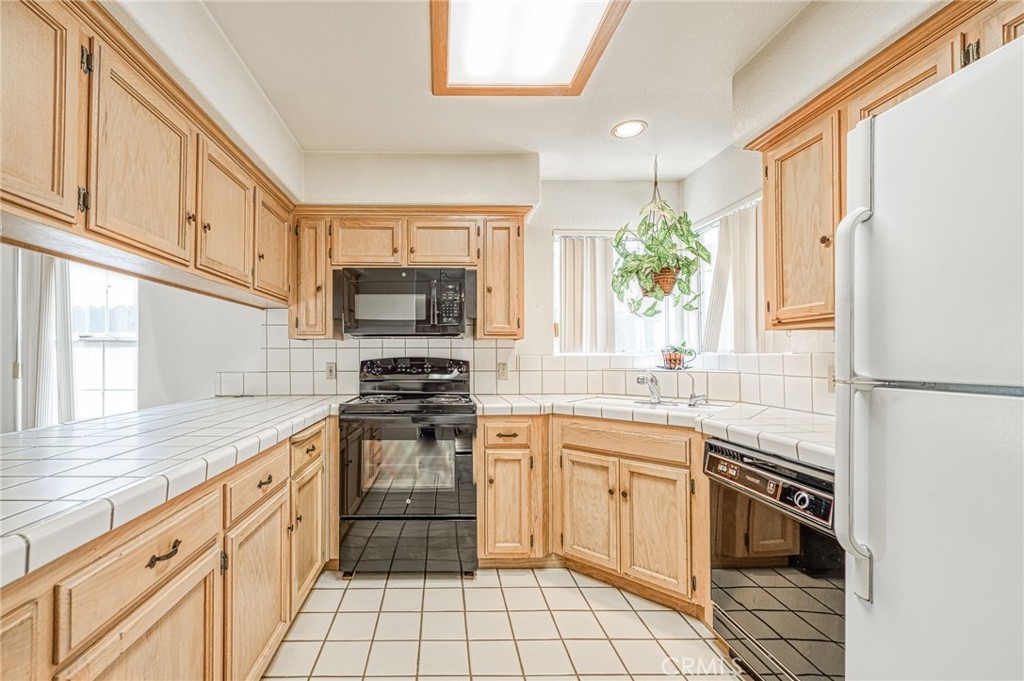 6706 N Chestnut, Fresno, CA 93710