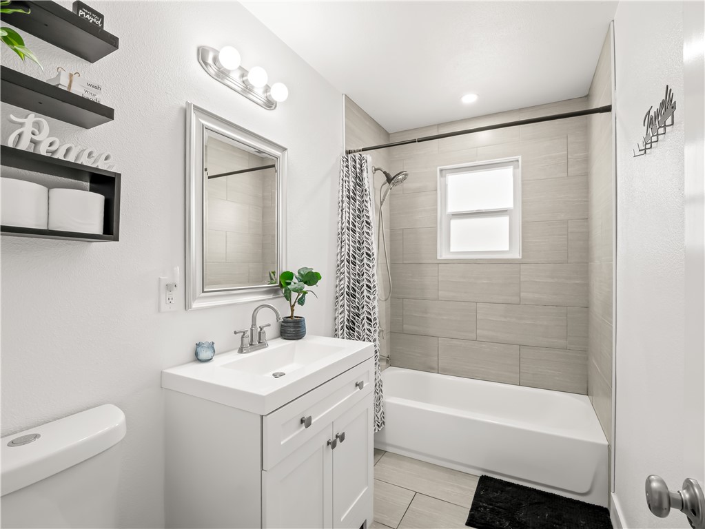 2984 E Norwich, Fresno, CA 93726