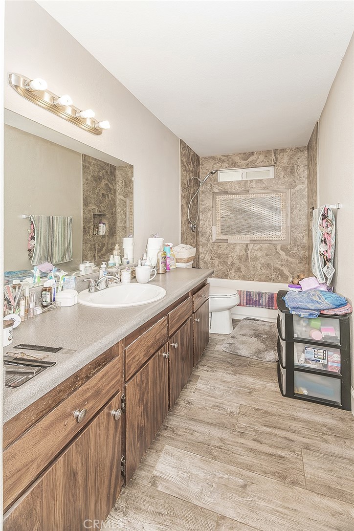 1145 Van Ct, Hanford, CA 93230