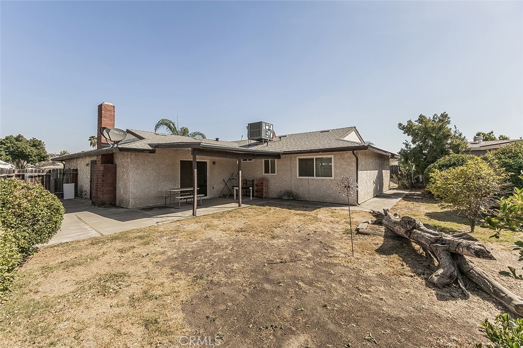 1145 Van Ct, Hanford, CA 93230