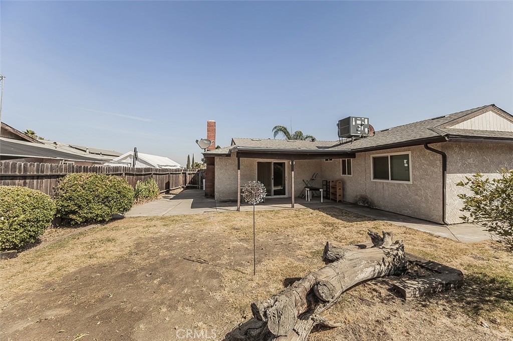 1145 Van Ct, Hanford, CA 93230