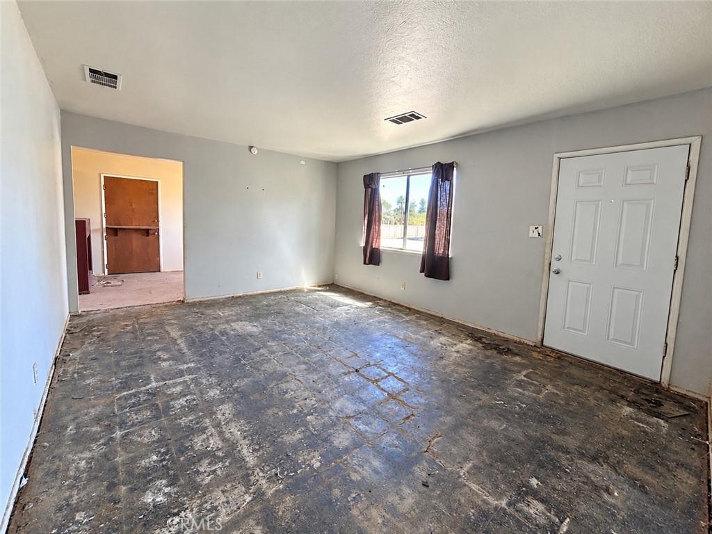 180 E Warner Ave, Fresno, CA 93710