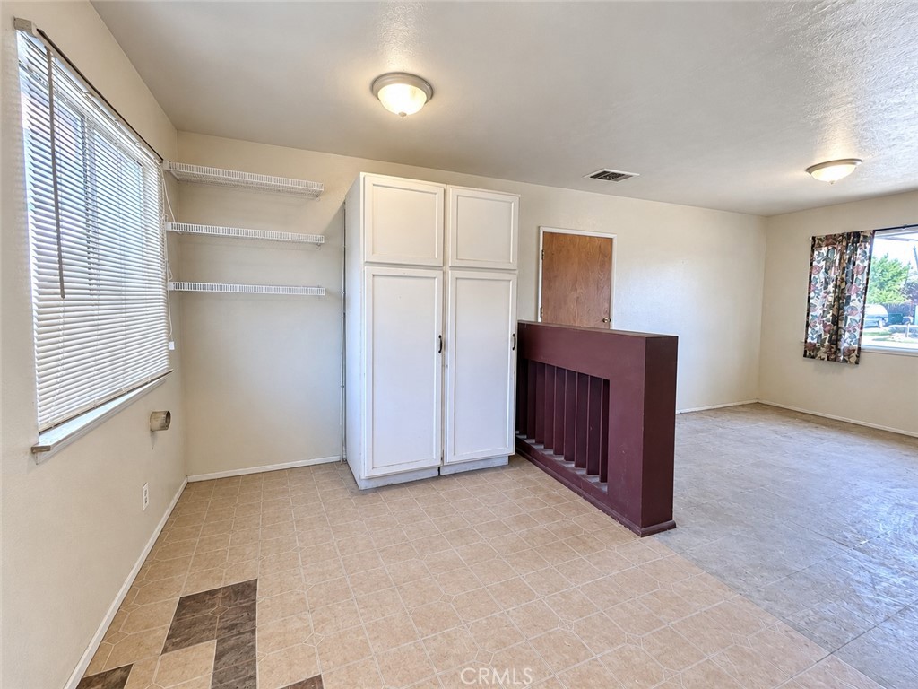 180 E Warner Ave, Fresno, CA 93710