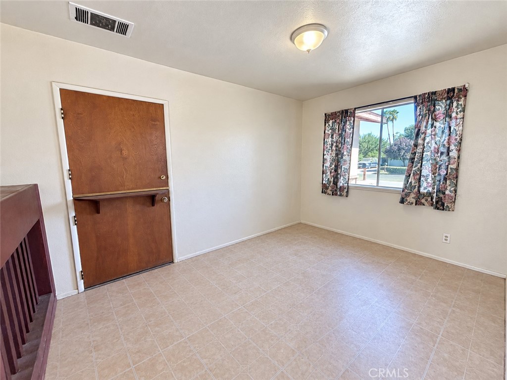 180 E Warner Ave, Fresno, CA 93710