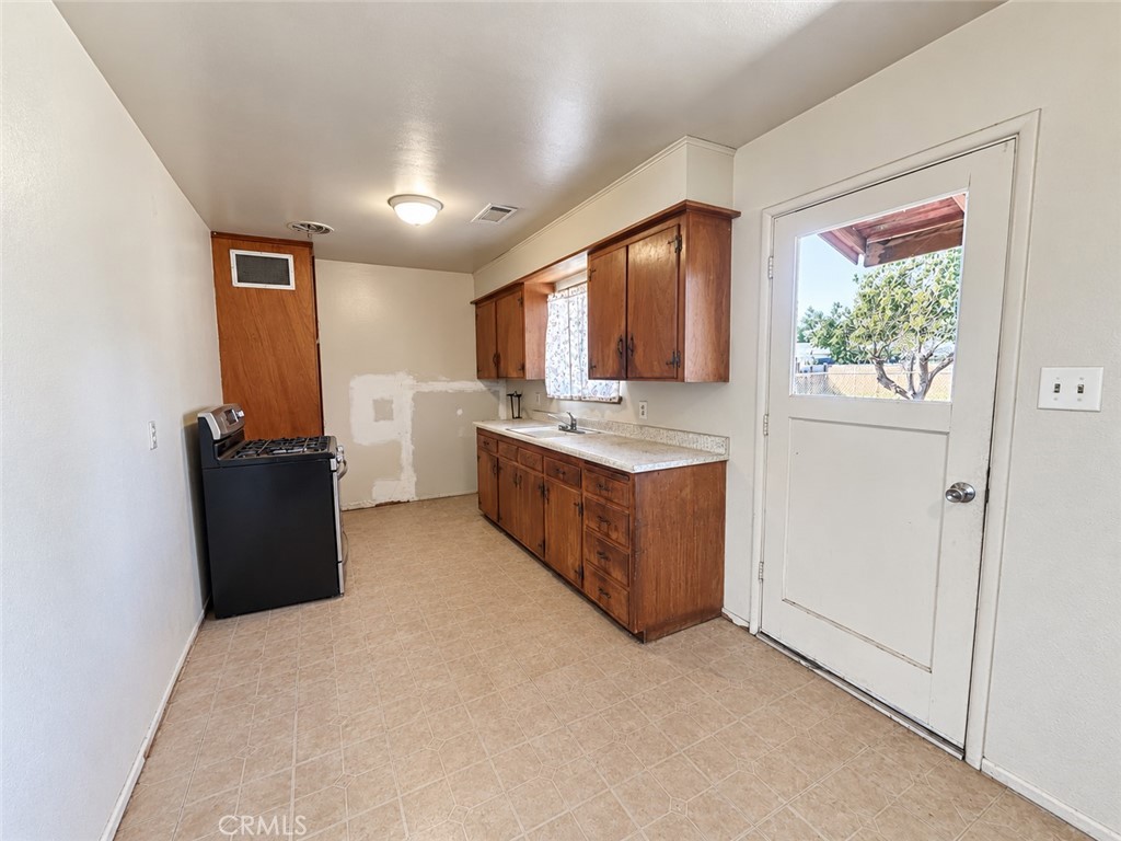 180 E Warner Ave, Fresno, CA 93710