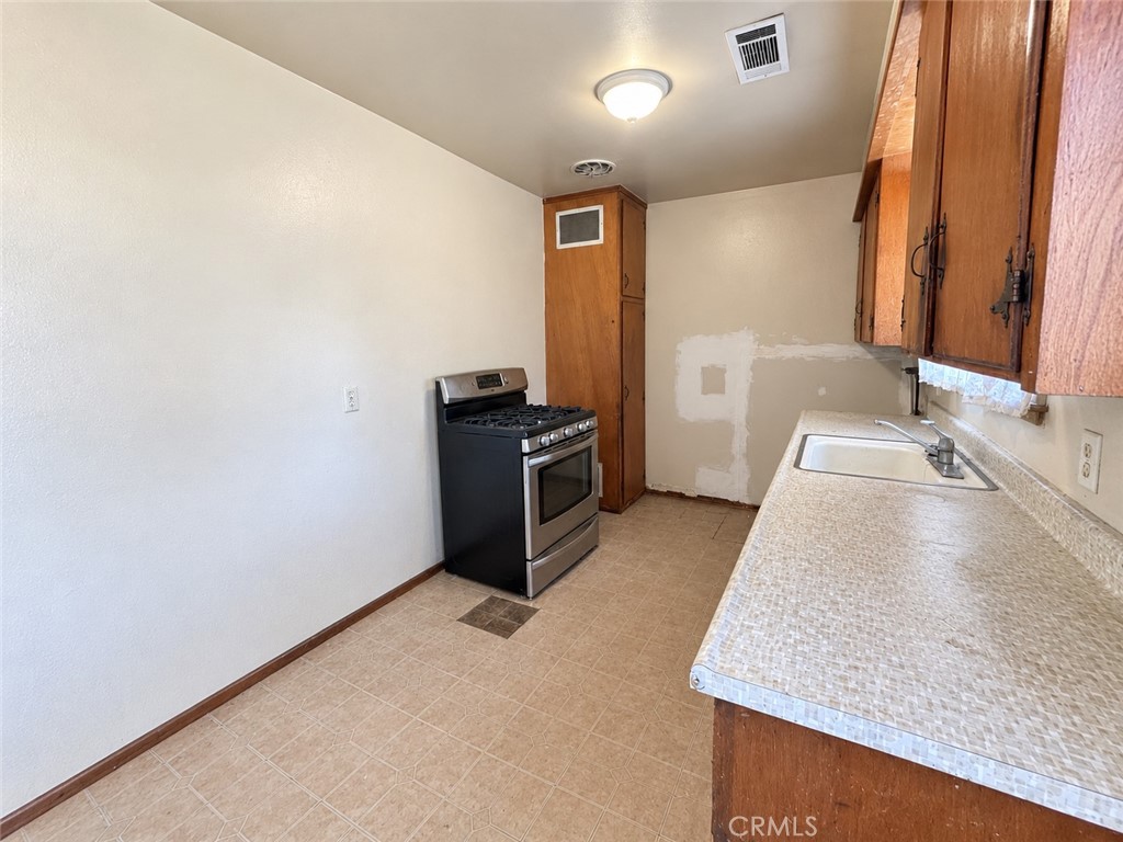 180 E Warner Ave, Fresno, CA 93710
