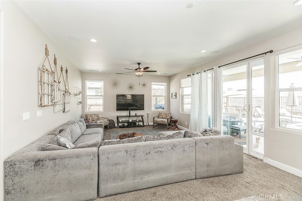 4475 Crown Bluffs Dr, Madera, CA 93636