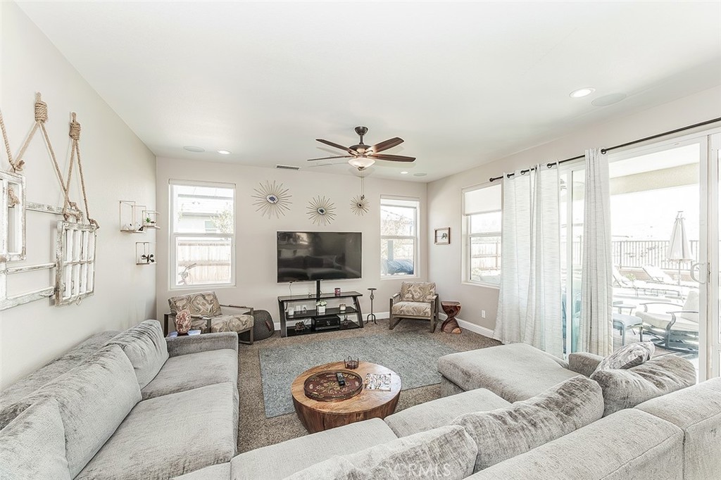 4475 Crown Bluffs Dr, Madera, CA 93636