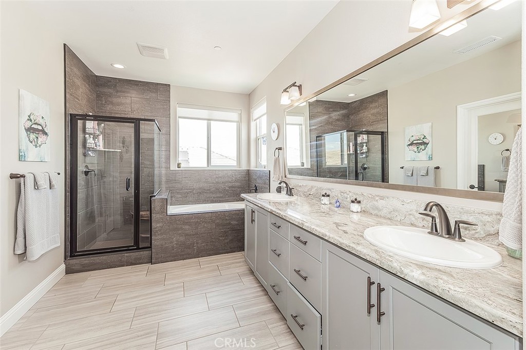4475 Crown Bluffs Dr, Madera, CA 93636