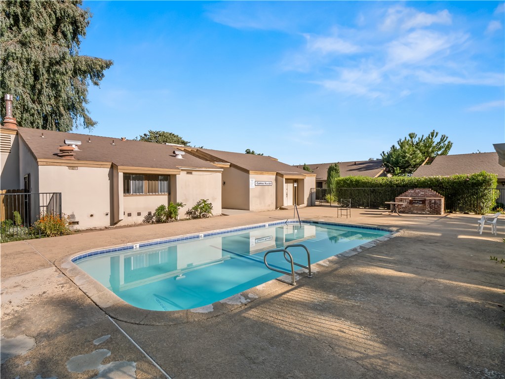 4654 N Chestnut, Fresno, CA 93726