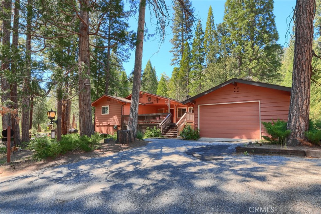 8067 Chilnualna Falls Rd, Wawona, CA 95389