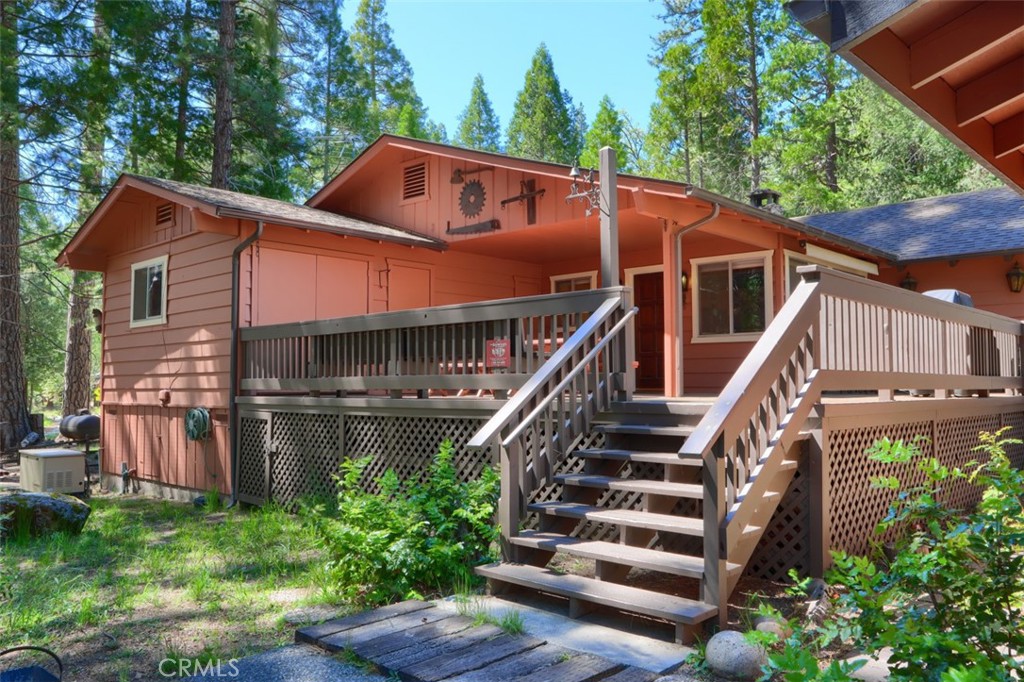 8067 Chilnualna Falls Rd, Wawona, CA 95389