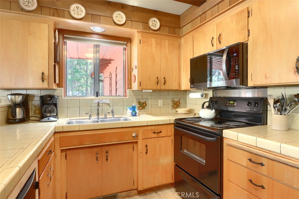 8067 Chilnualna Falls Rd, Wawona, CA 95389