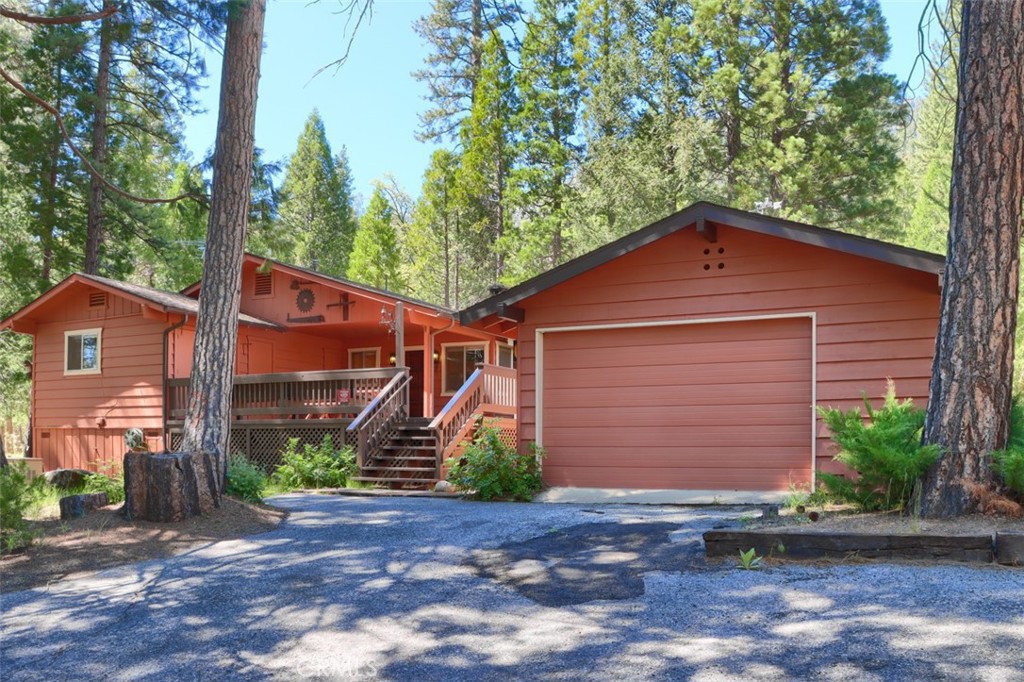 8067 Chilnualna Falls Rd, Wawona, CA 95389