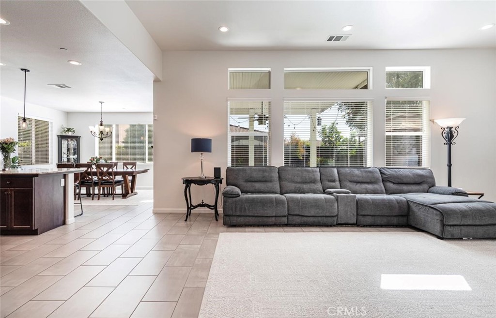 1115 Sanders Ave, Clovis, CA 93619