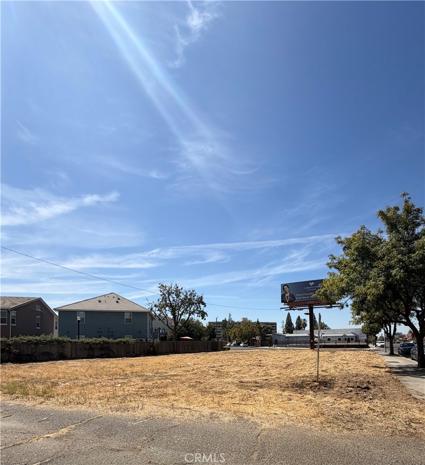 46610332 Divisadero, Fresno, CA 93721