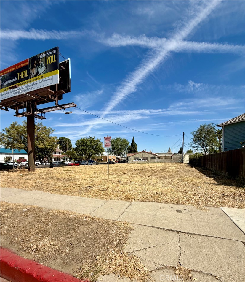 46610332 Divisadero, Fresno, CA 93721