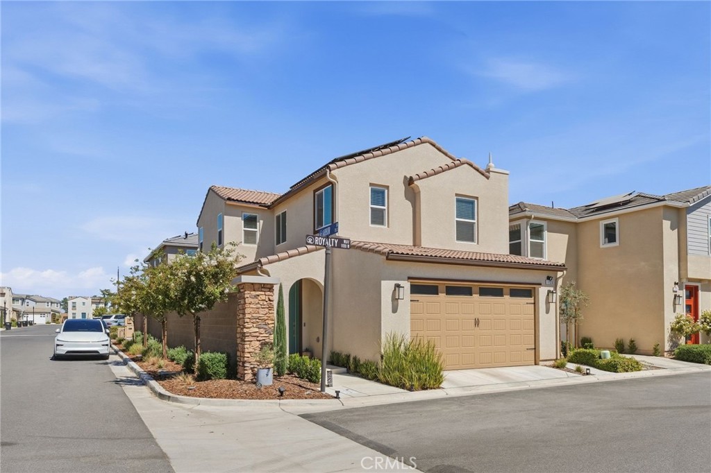 1123 W Royalty, Madera, CA 93636