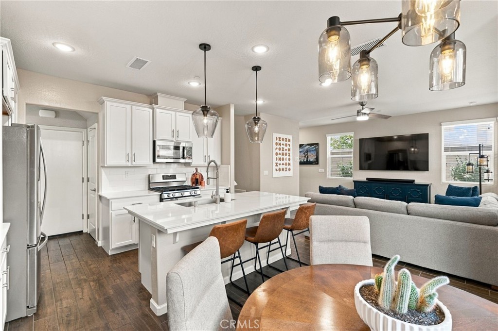 1123 W Royalty, Madera, CA 93636