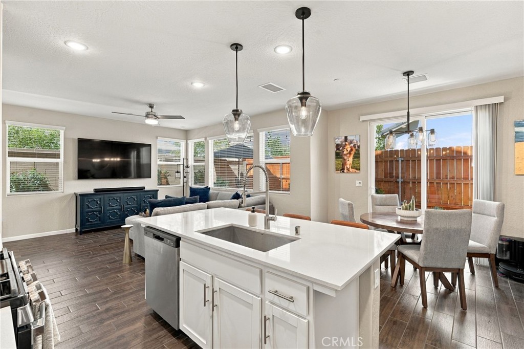 1123 W Royalty, Madera, CA 93636