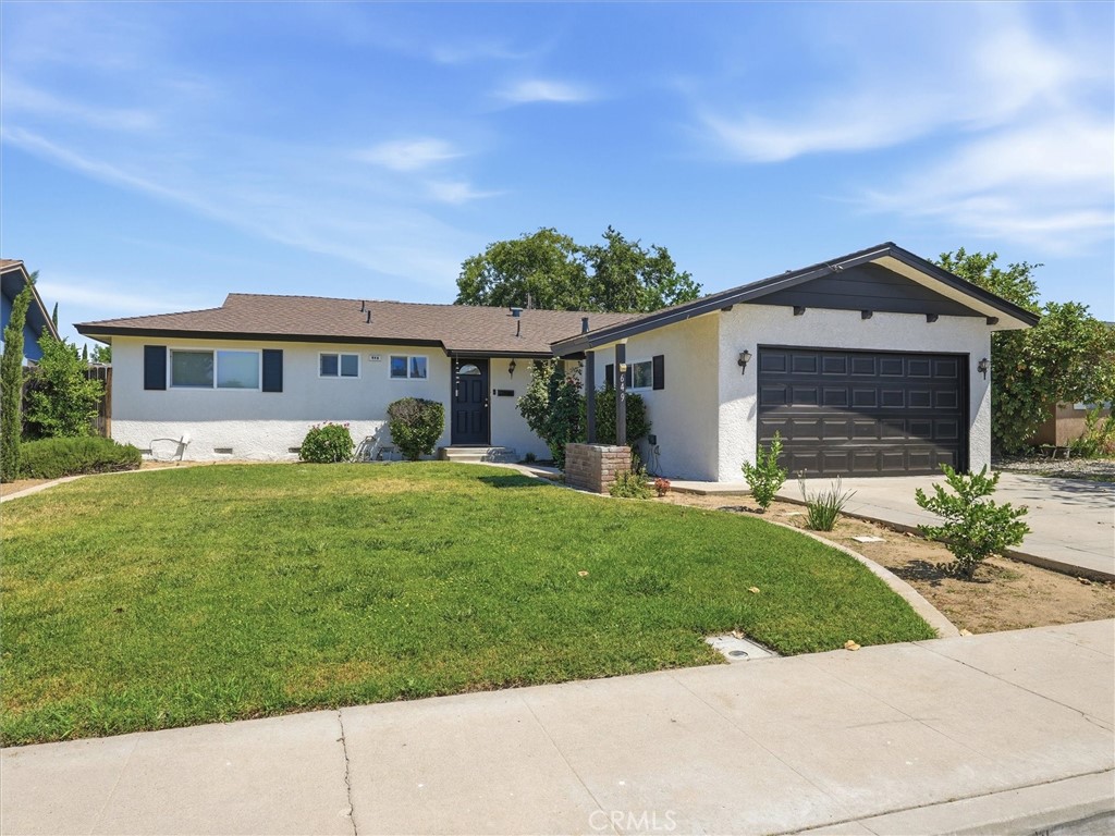 649 W Ashcroft, Clovis, CA 93612