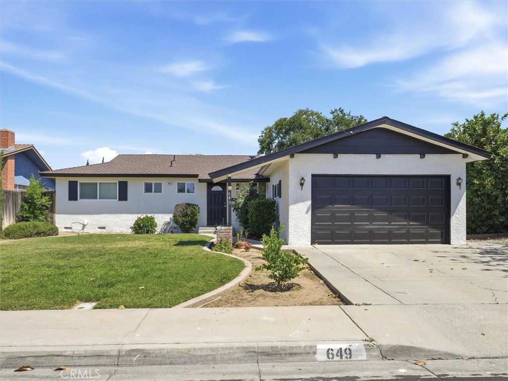 649 W Ashcroft, Clovis, CA 93612