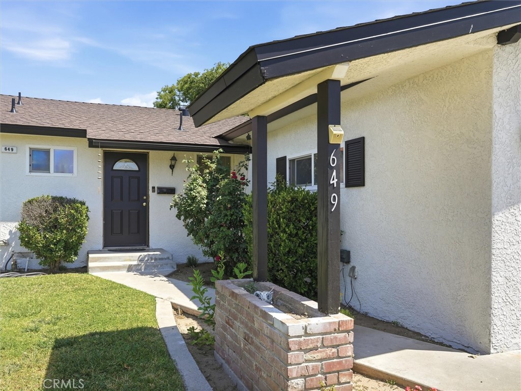 649 W Ashcroft, Clovis, CA 93612