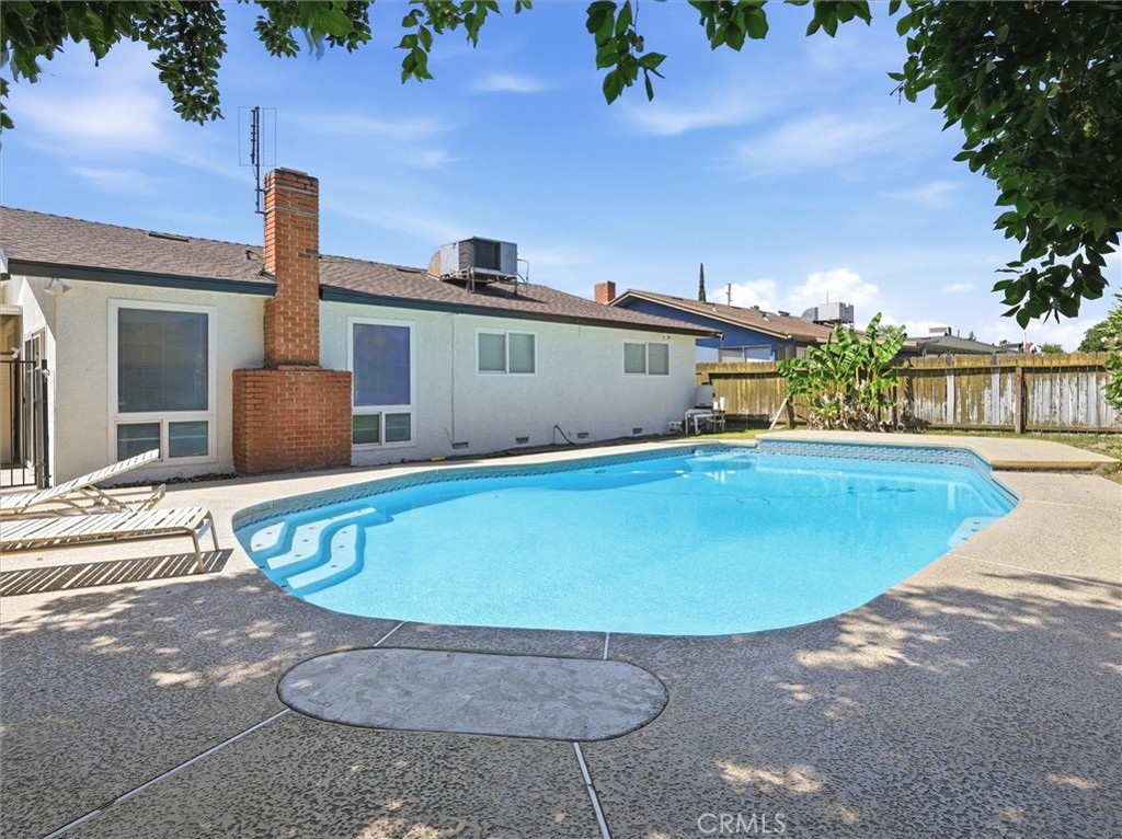 649 W Ashcroft, Clovis, CA 93612