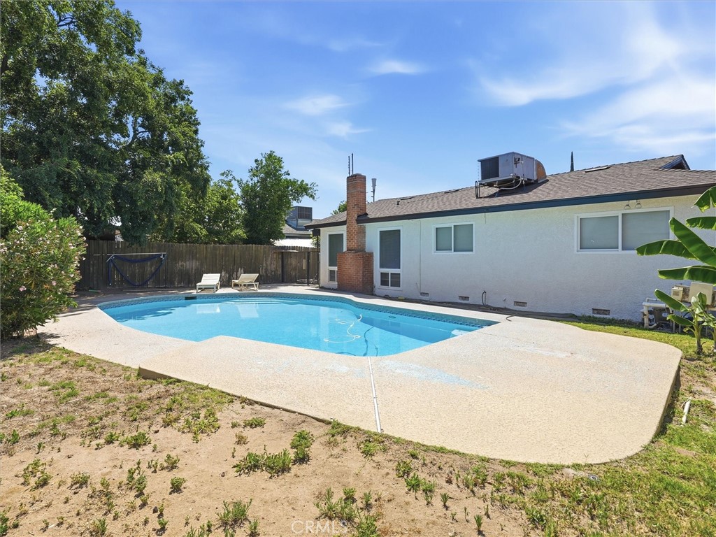 649 W Ashcroft, Clovis, CA 93612