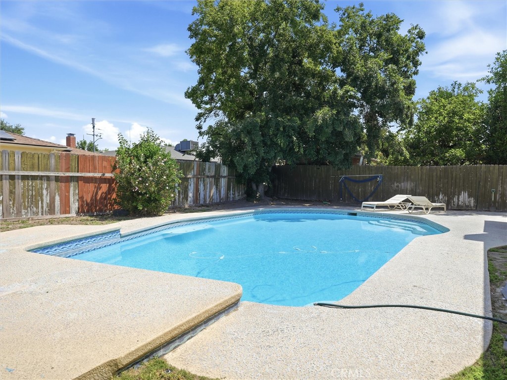 649 W Ashcroft, Clovis, CA 93612
