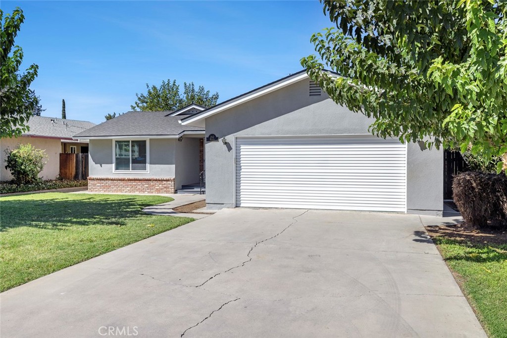 212 Harvard Ave, Coalinga, CA 93210