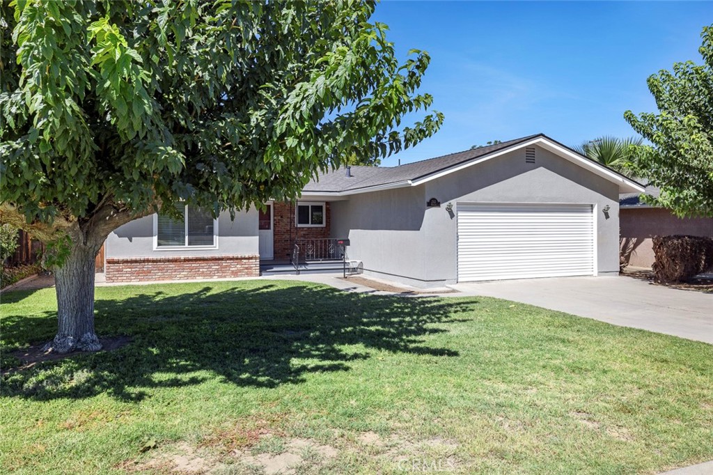 212 Harvard Ave, Coalinga, CA 93210