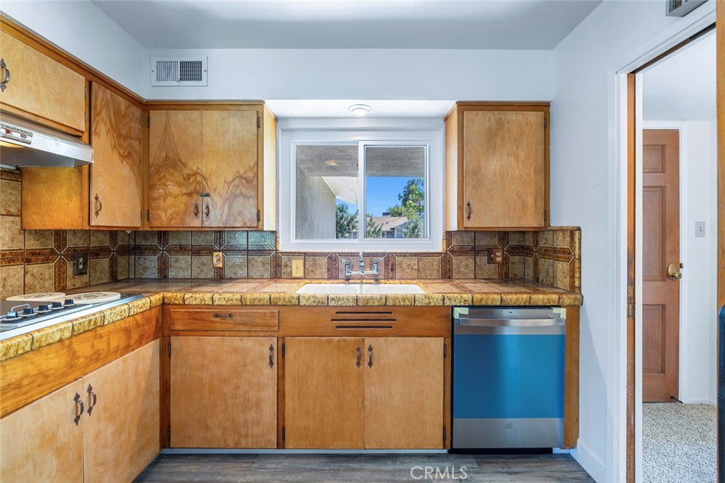 212 Harvard Ave, Coalinga, CA 93210