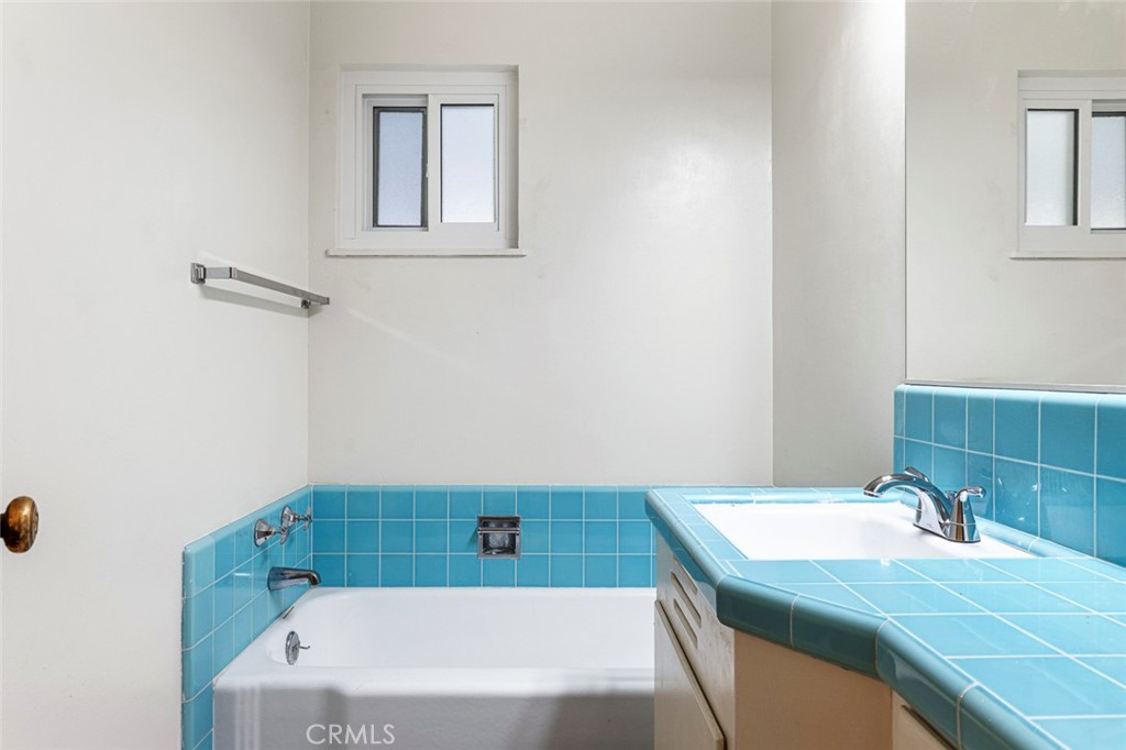 212 Harvard Ave, Coalinga, CA 93210