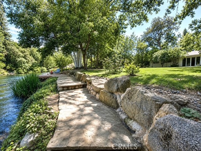 210 Wood Duck Ave, Sanger, CA 93657
