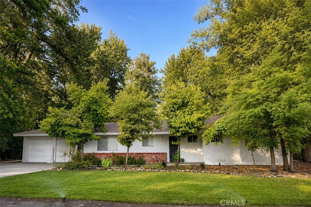 210 Wood Duck Ave, Sanger, CA 93657