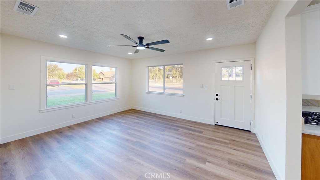 20943 S Castro, Laton, CA 93242