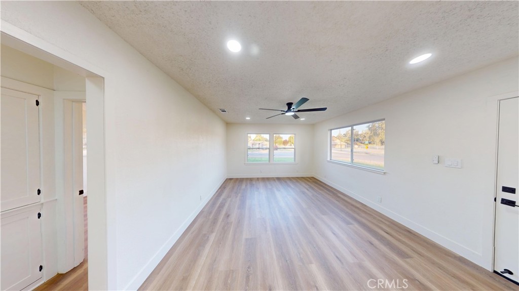 20943 S Castro, Laton, CA 93242