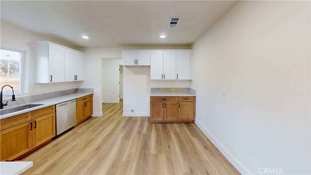 20943 S Castro, Laton, CA 93242